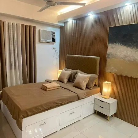 Splendid Suite W/Pay Parking